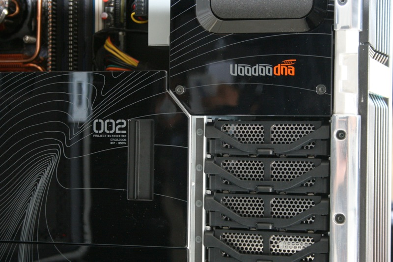 Illustration for article titled The Love Child of HP and Voodoo: Blackbird 002 Gaming PC Photos and Impressions